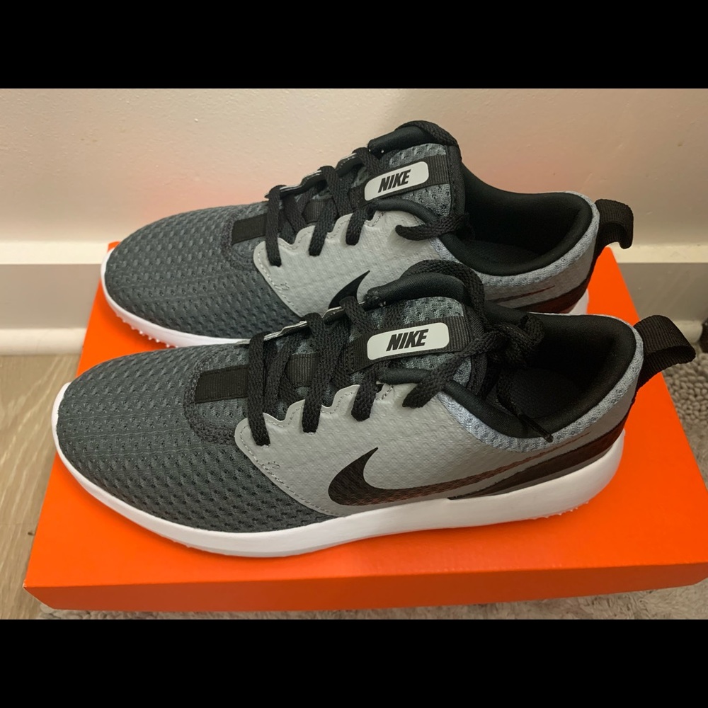 Size 7 Women’s Nike Roshe Golf Shoes.